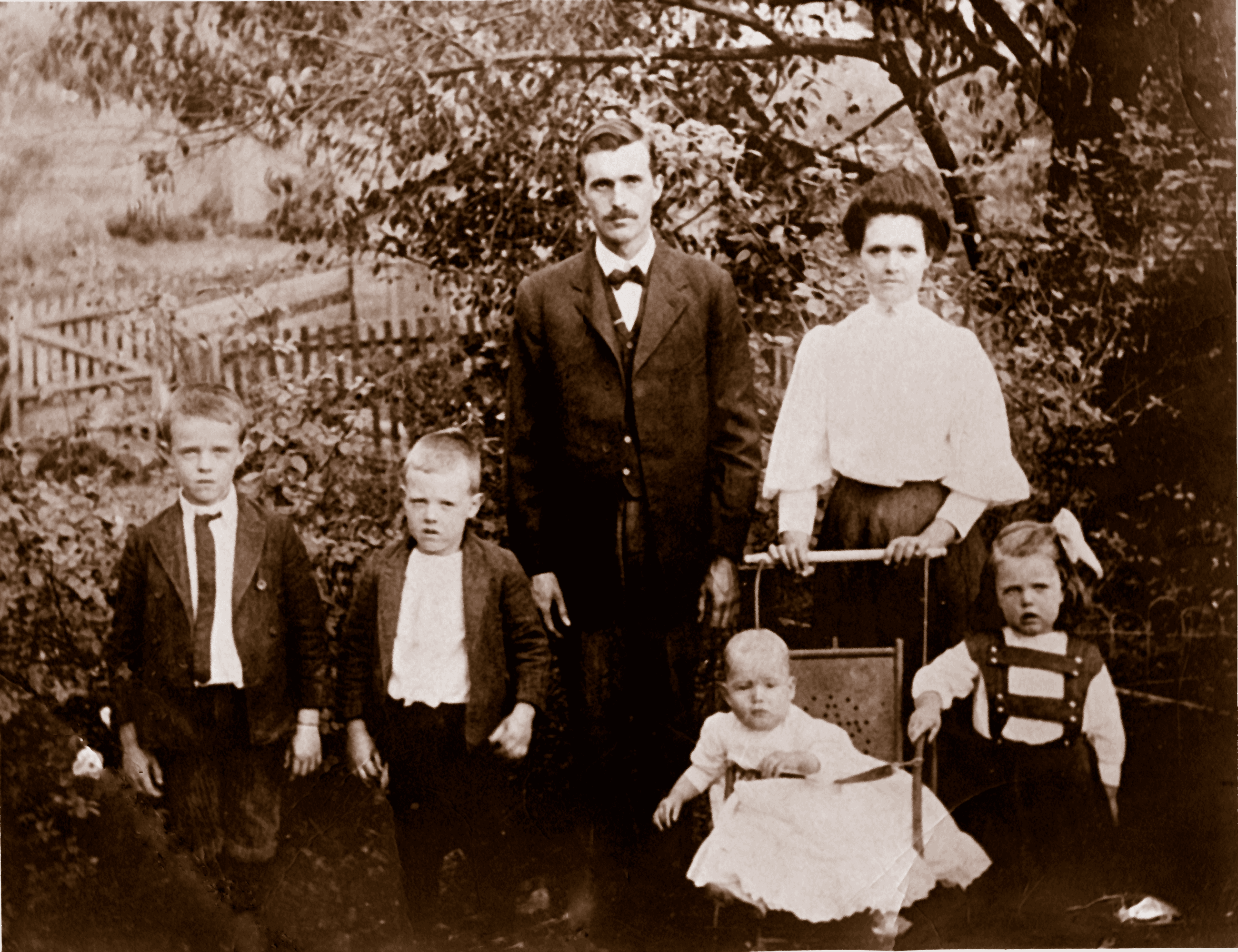 photo01 093 337NT605 blacksmith adams002 john amanda adams Noah Worley Carrie Lou Winnie duo